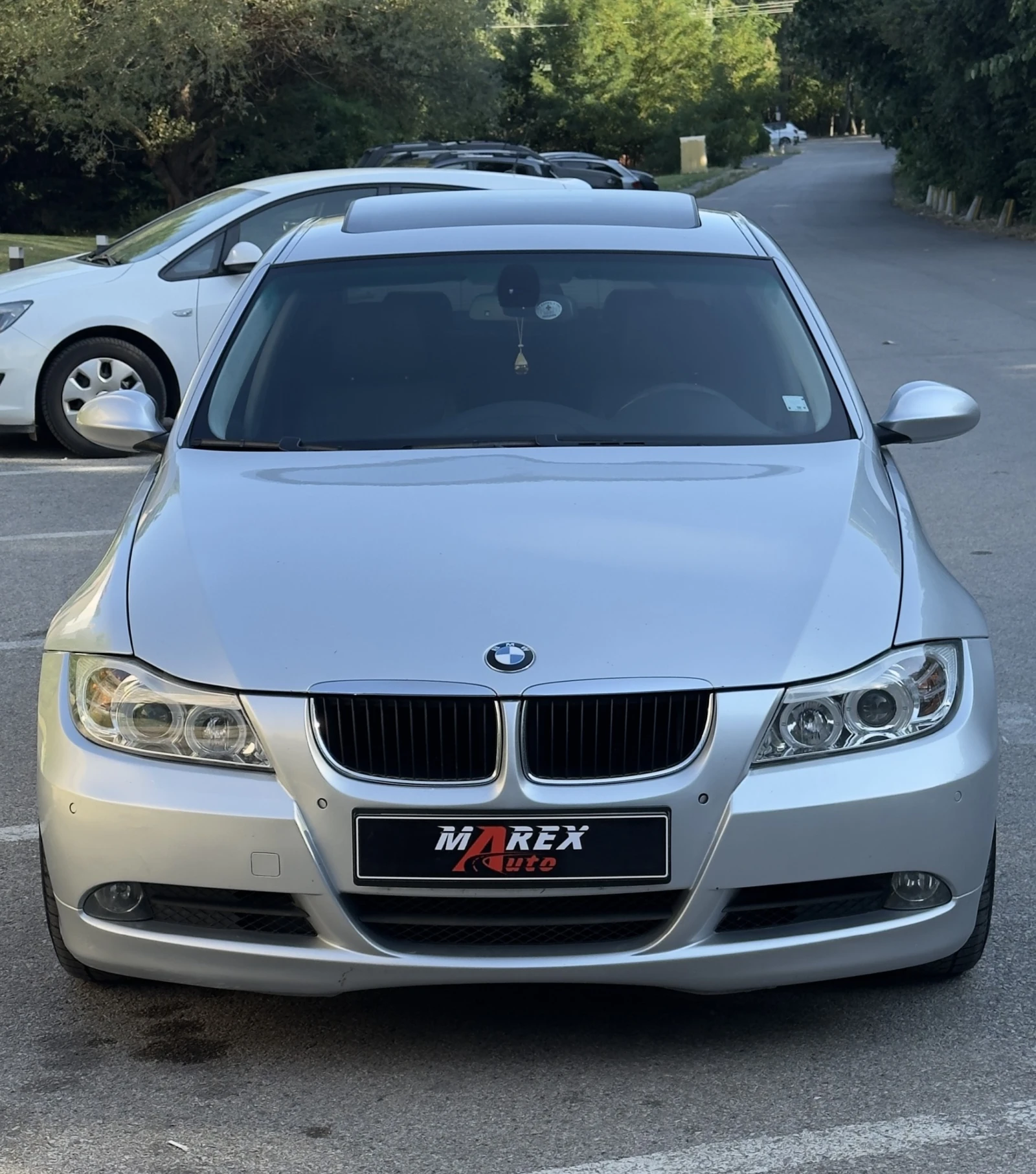 BMW 320 Navi * Автоматик * Кожа * Лизинг, снимка 2 - Автомобили и джипове - 55500347