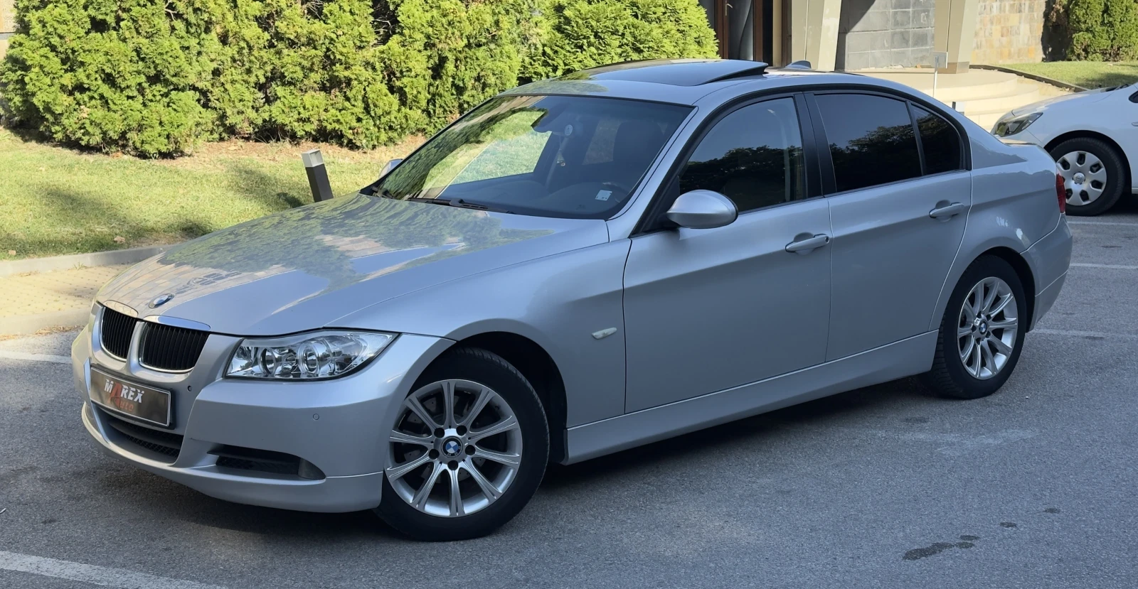 BMW 320 Navi * Автоматик * Кожа * Лизинг, снимка 6 - Автомобили и джипове - 55500347