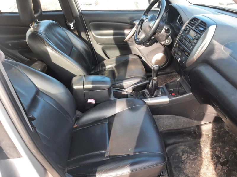 Toyota Rav4 2.0 D4D 4x4, снимка 11 - Автомобили и джипове - 49286400