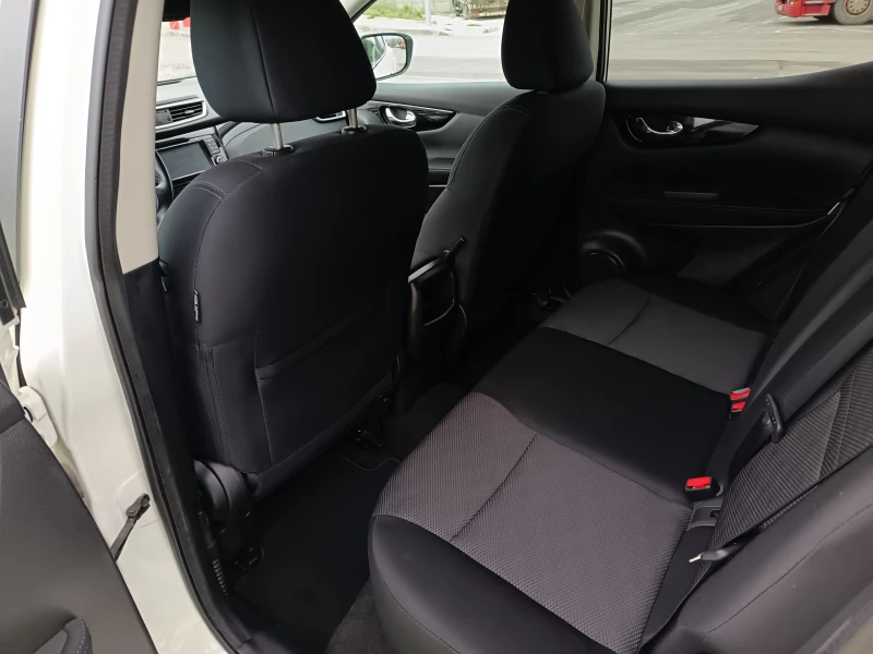 Nissan Qashqai 1.6 dCi N-Connecta 4x4 ЕДИНСТВЕН СОБСТВЕНИК, снимка 14 - Автомобили и джипове - 52931770