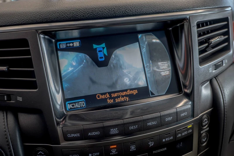 Lexus LX 570 5.7/4X4/Камера 360/Обдухване/FaceLift, снимка 11 - Автомобили и джипове - 52989142