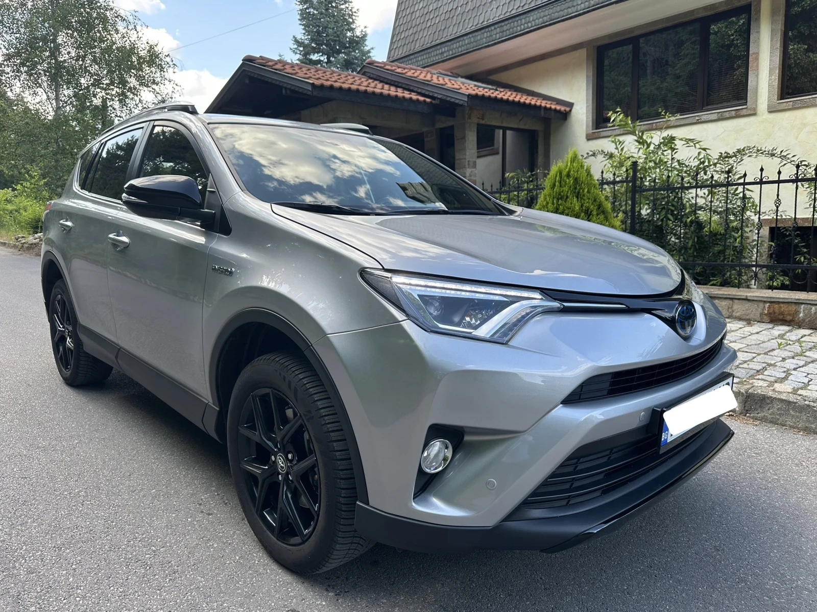 Toyota Rav4 59 000 km. , Hybrid , automatic | Mobile.bg — изображение 1