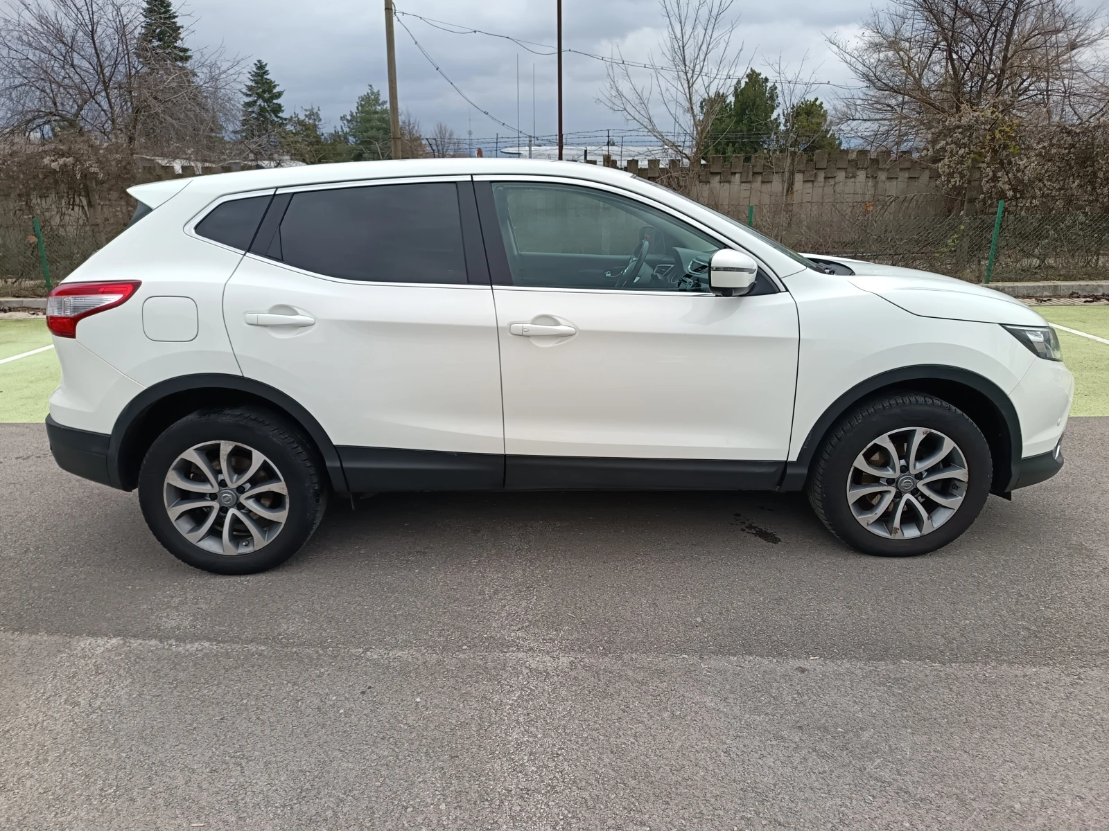 Nissan Qashqai 1.6 dCi N-Connecta 4x4 ЕДИНСТВЕН СОБСТВЕНИК - изображение 6