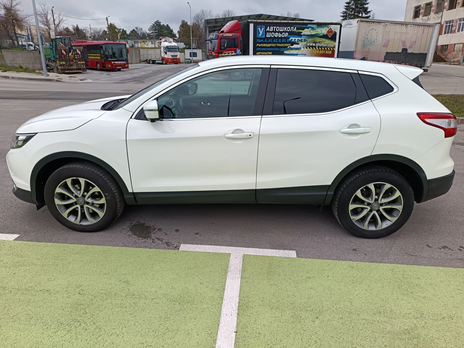 Nissan Qashqai 1.6 dCi N-Connecta 4x4 ЕДИНСТВЕН СОБСТВЕНИК - изображение 2