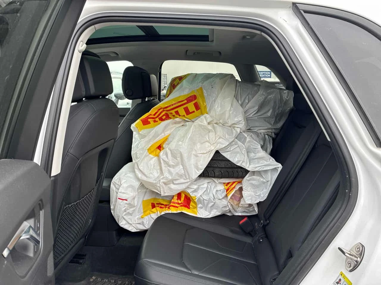 Audi Q3 * Komfort * ПОДГРЕВИ * КАМЕРА * ПАМЕТ, снимка 14 - Автомобили и джипове - 54034650