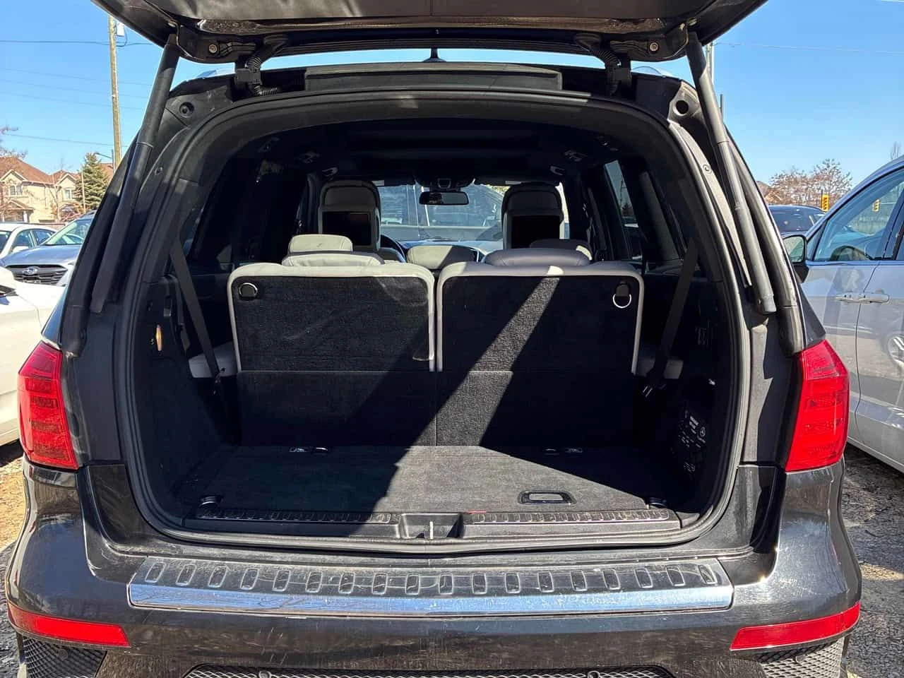 Mercedes-Benz GL 550 * PANO* KEYLESS* ПОДГРЕВ* , снимка 12 - Автомобили и джипове - 54048962