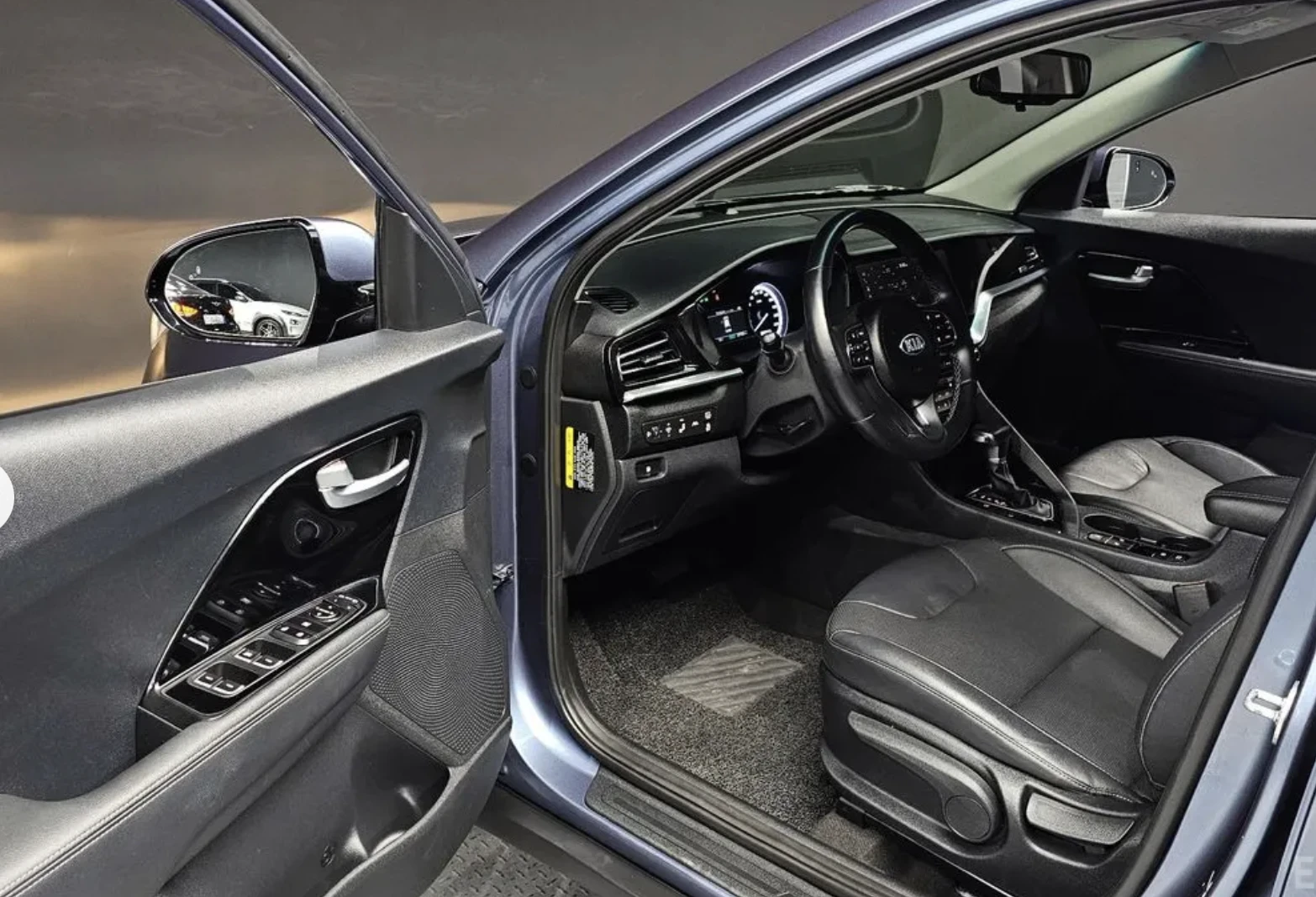 Kia Niro PRESTIGE* КОЖА* ПОДГРЕВ* НАВИ* , снимка 10 - Автомобили и джипове - 54127141