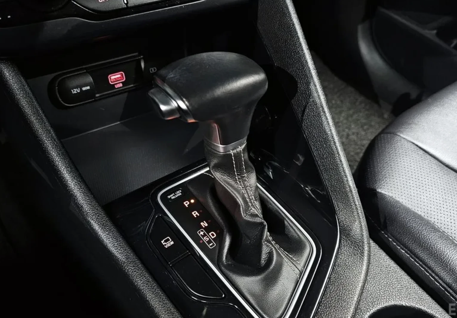 Kia Niro PRESTIGE* КОЖА* ПОДГРЕВ* НАВИ* , снимка 9 - Автомобили и джипове - 54127141