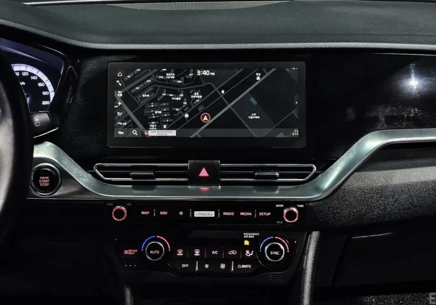 Kia Niro PRESTIGE* КОЖА* ПОДГРЕВ* НАВИ* , снимка 13 - Автомобили и джипове - 54127141