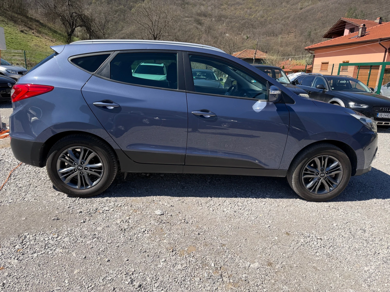 Hyundai Tucson 1.6i Бензин НАПЪЛНО ОБСЛУЖЕН, снимка 7 - Автомобили и джипове - 54133968
