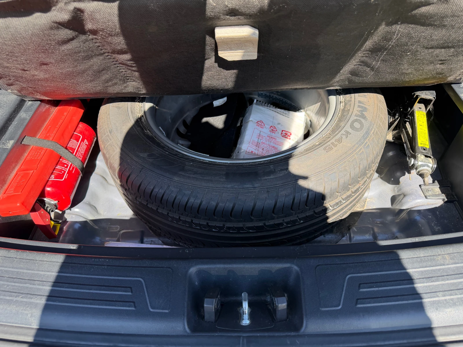 Hyundai Tucson 1.6i Бензин НАПЪЛНО ОБСЛУЖЕН, снимка 15 - Автомобили и джипове - 54133968