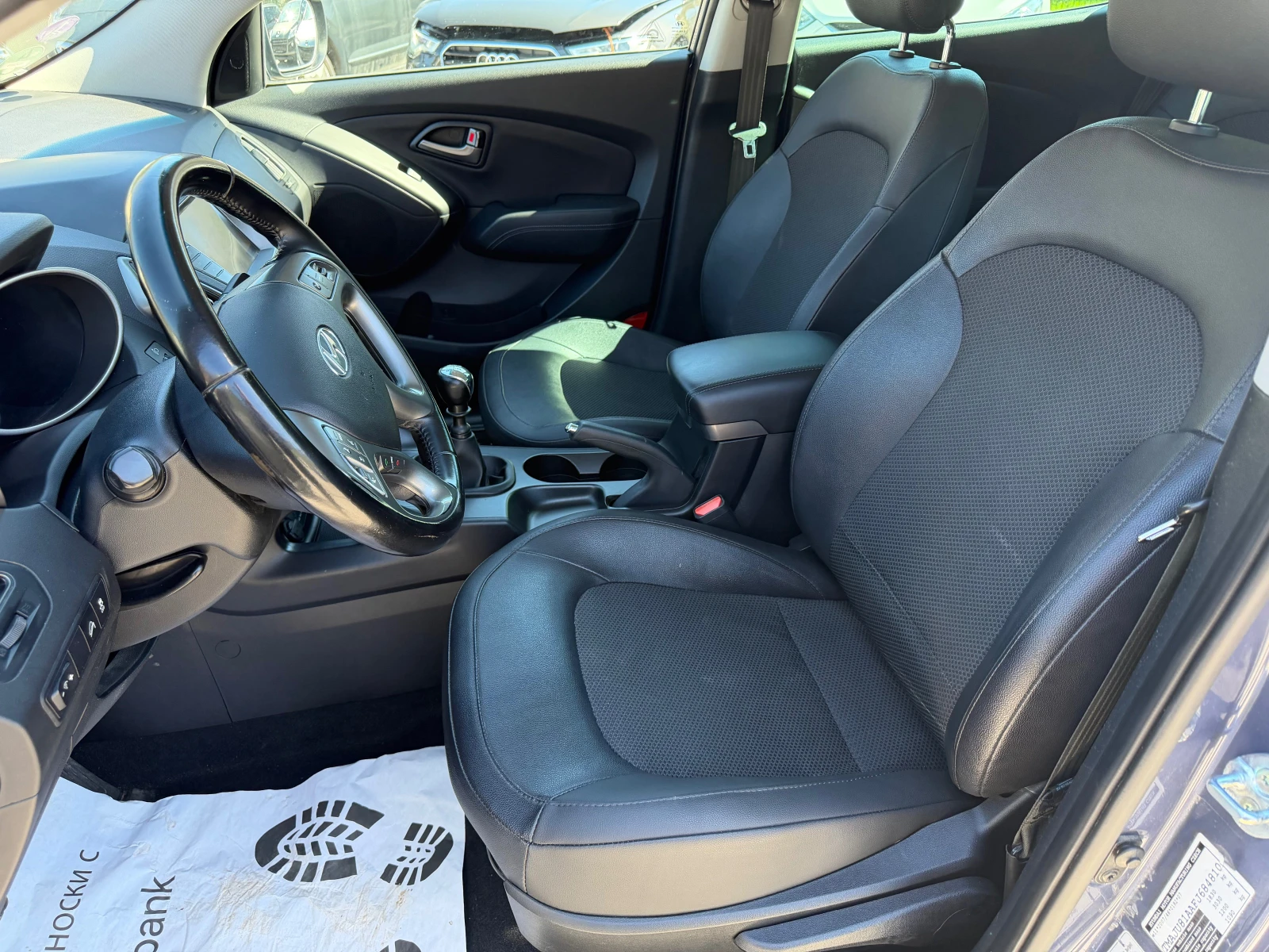 Hyundai Tucson 1.6i Бензин НАПЪЛНО ОБСЛУЖЕН, снимка 9 - Автомобили и джипове - 54133968