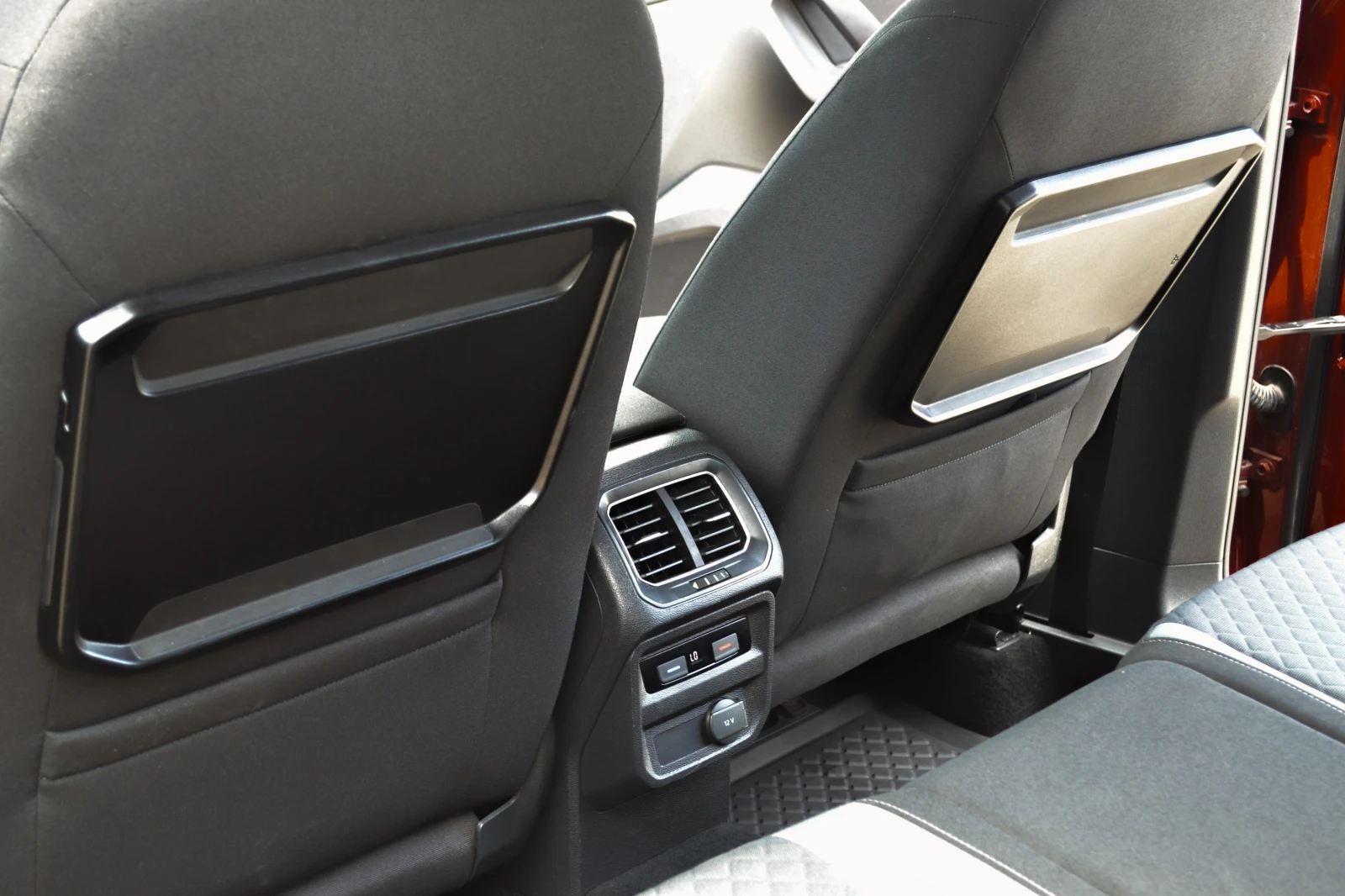 VW Tiguan 2.0TSI DSG, снимка 10 - Автомобили и джипове - 55220737