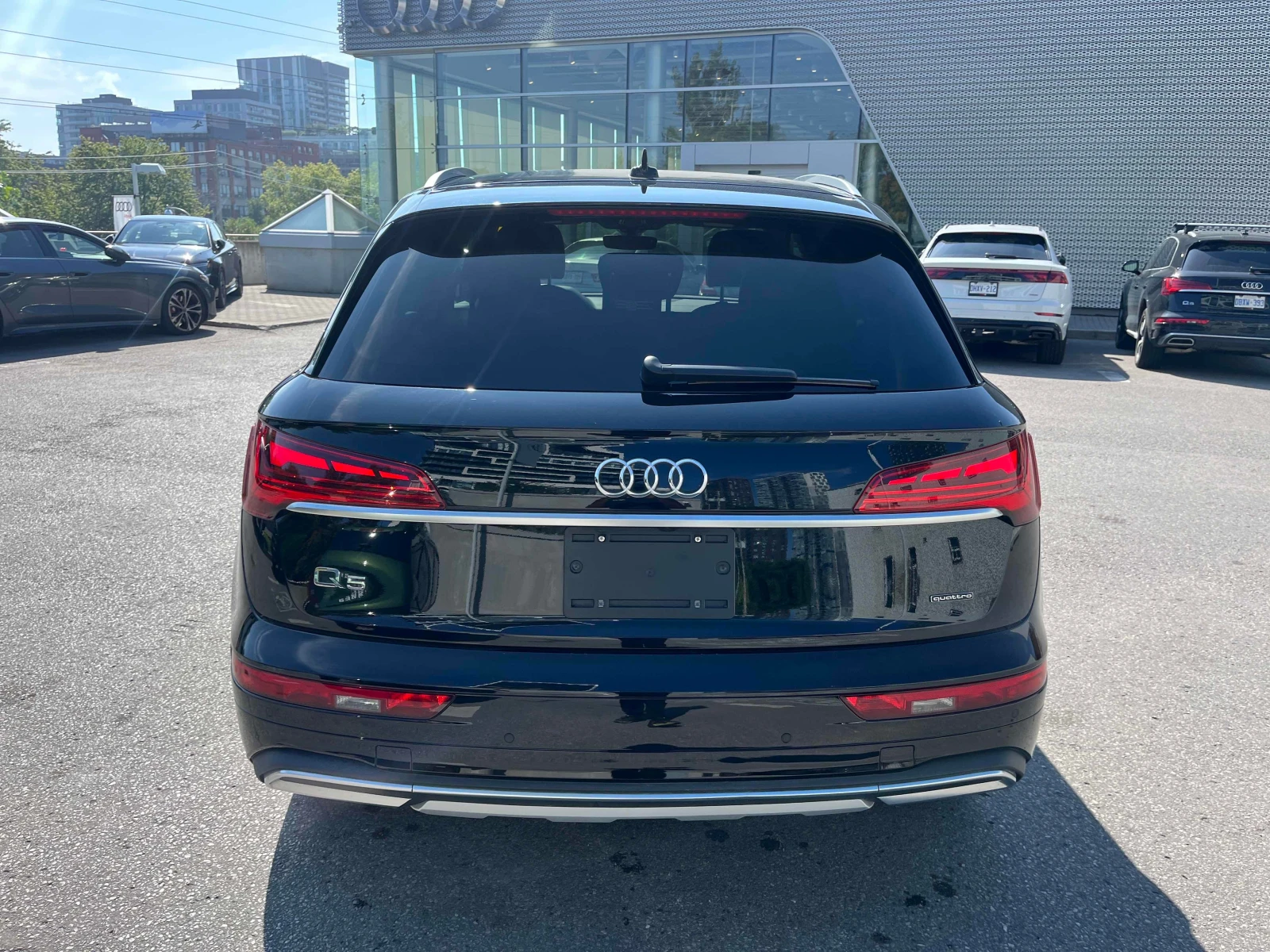 Audi Q5 * Komfort * CARFAX * БЕЗ ПЪРВОНАЧАЛНА ВНОСКА, снимка 4 - Автомобили и джипове - 55830976