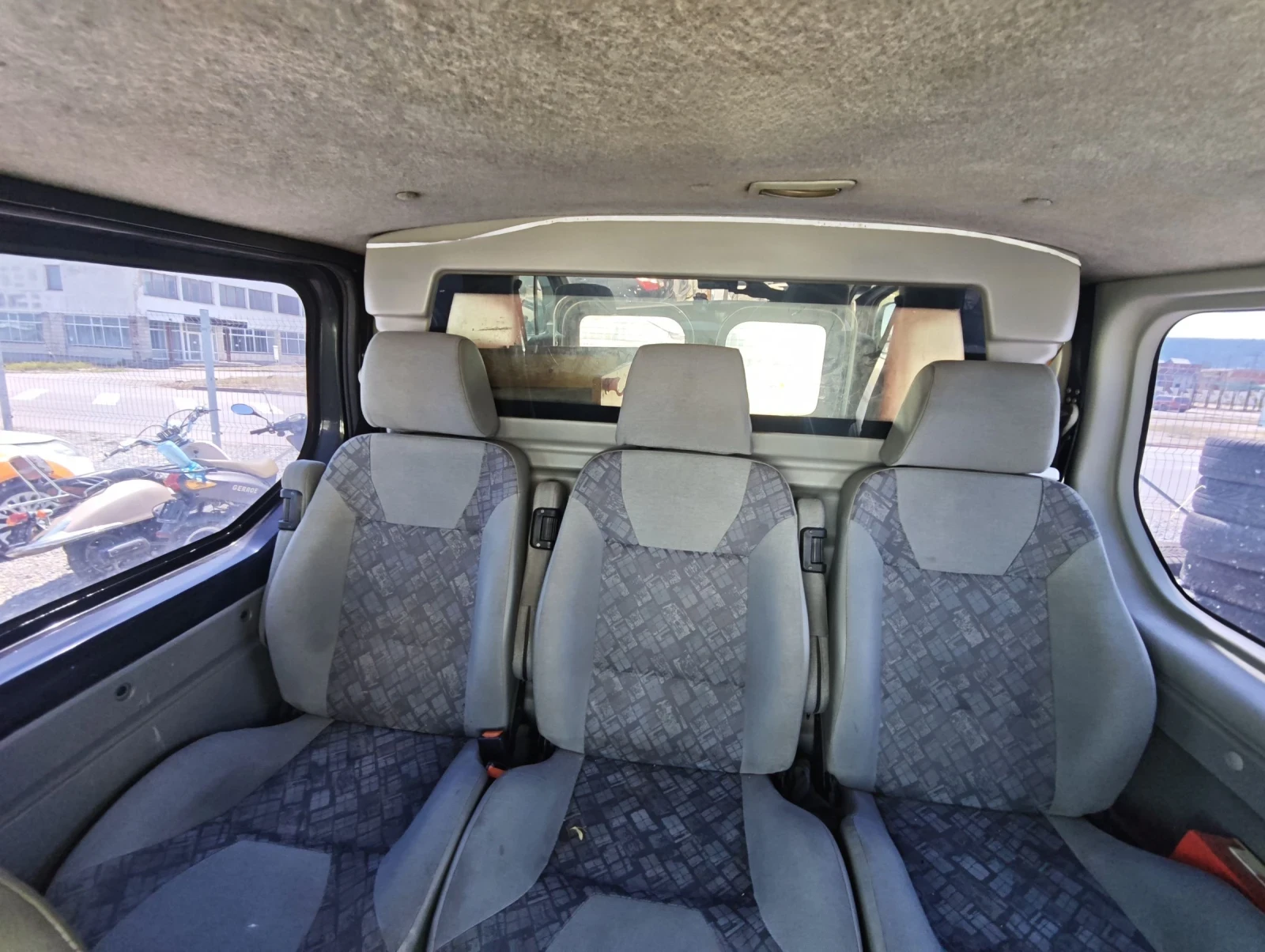 Opel Vivaro 2.5, снимка 10 - Бусове и автобуси - 55250471