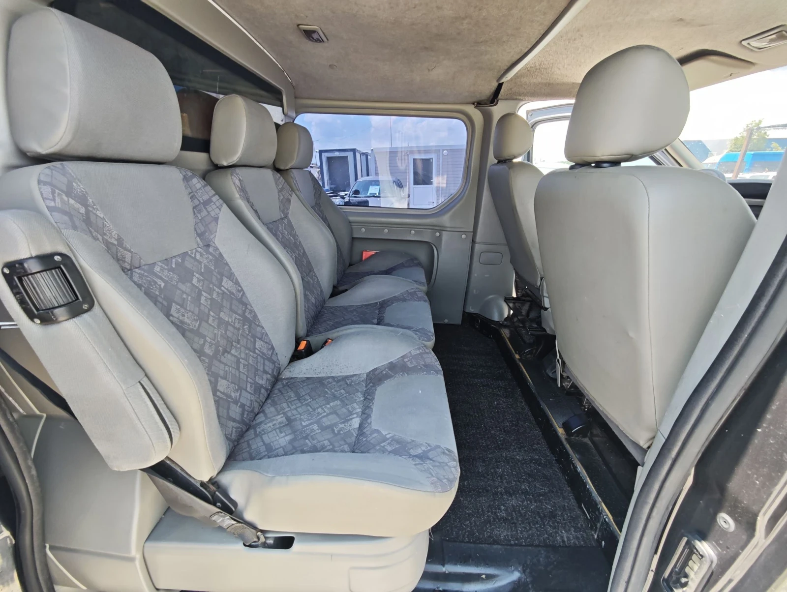 Opel Vivaro 2.5, снимка 13 - Бусове и автобуси - 55250471
