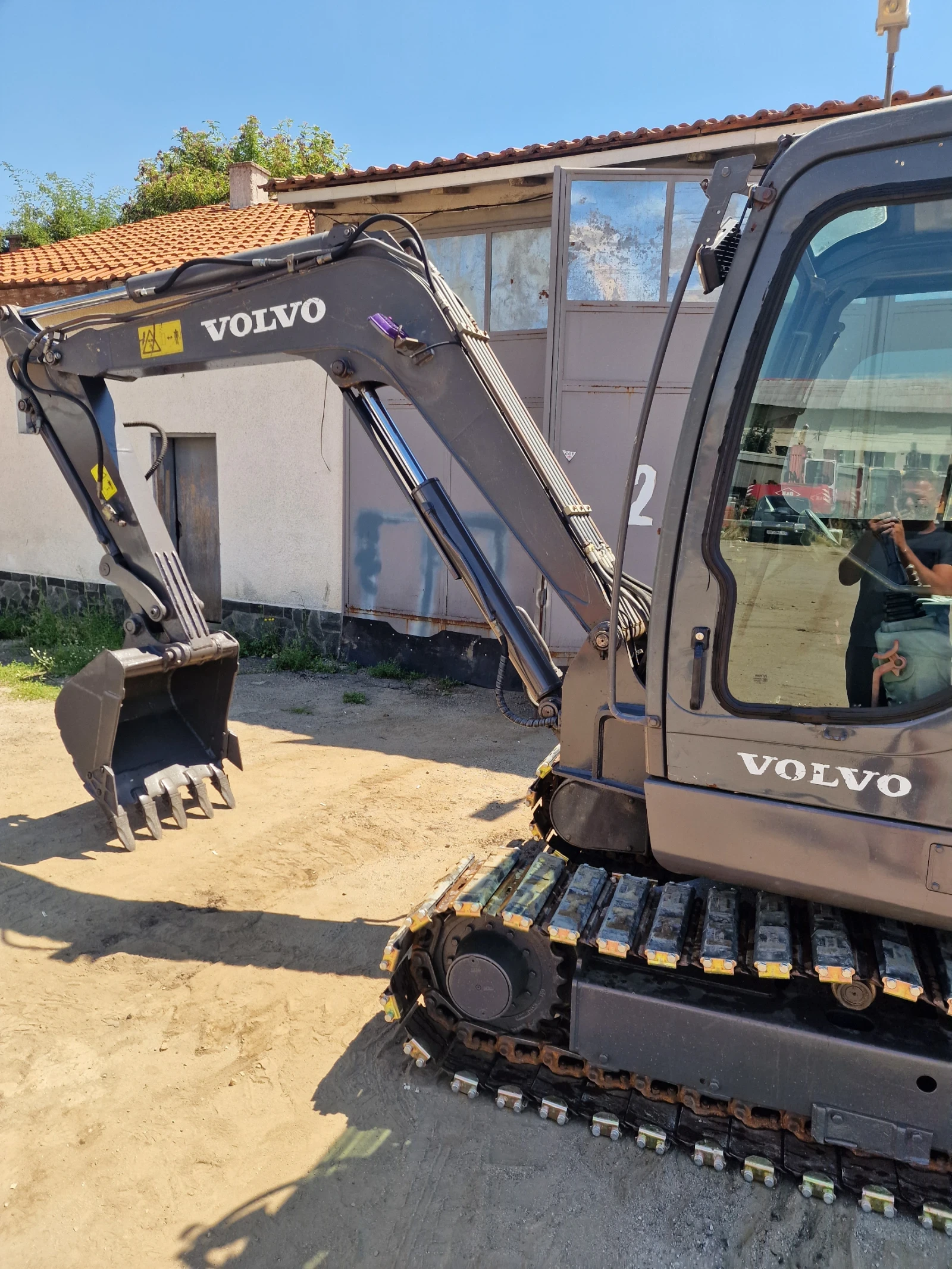 Багер Volvo EC55D