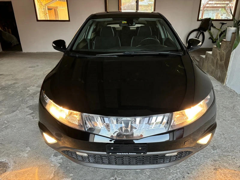 Honda Civic 1.8i SWISS, снимка 5 - Автомобили и джипове - 47766575