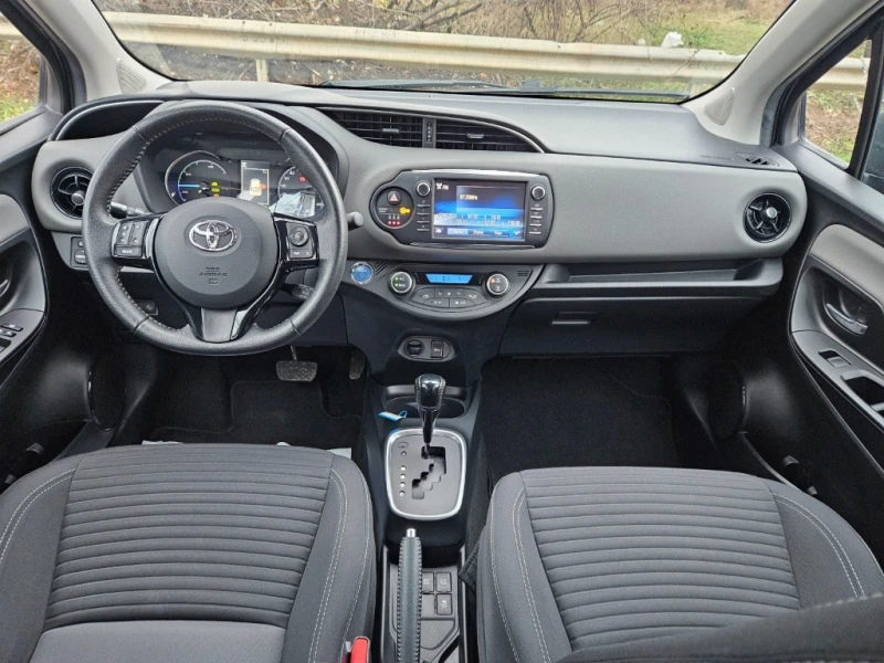 Toyota Yaris Hybrid, снимка 9 - Автомобили и джипове - 48600660