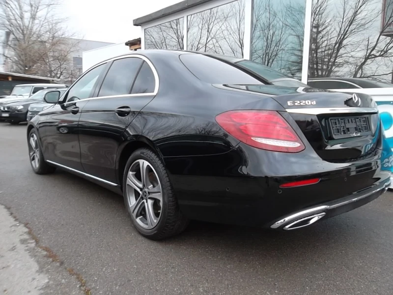 Mercedes-Benz E 220 4matic AMG line, снимка 2 - Автомобили и джипове - 49230455