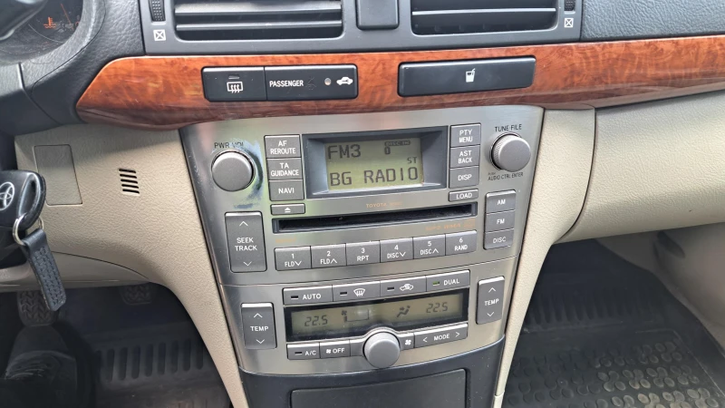 Toyota Avensis, снимка 12 - Автомобили и джипове - 52883158