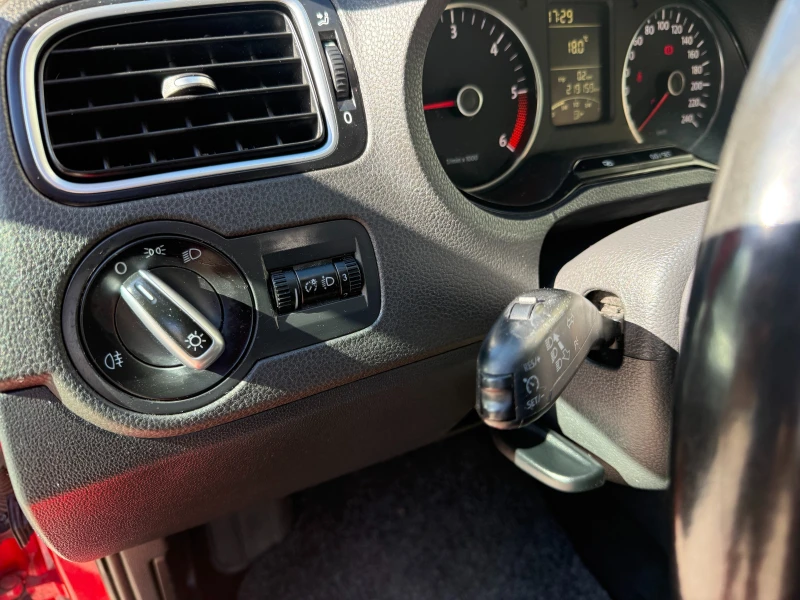 VW Polo 1.6 TDI 90коня, снимка 14 - Автомобили и джипове - 51817813