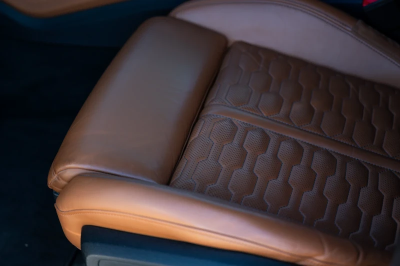 Audi Rs6 Avant/ Soft Close/ Downpipe / Service, снимка 13 - Автомобили и джипове - 52507853