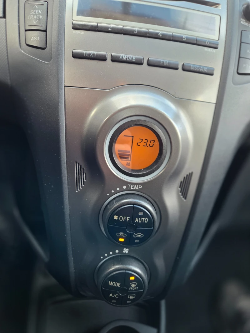 Toyota Yaris 1.4D4-D Facelift ОТЛИЧЕН, снимка 11 - Автомобили и джипове - 53097624