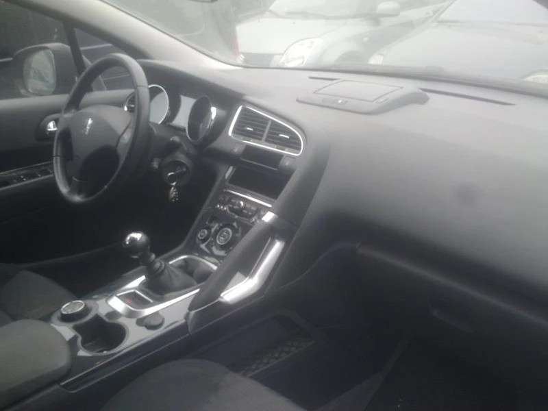 Peugeot 3008 1.6 HDI 8V, снимка 10 - Автомобили и джипове - 21951544