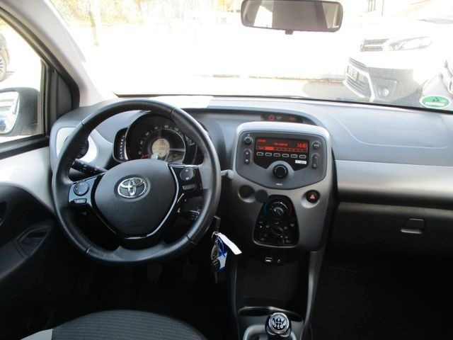 Toyota Aygo  1.0 VVT-i 5T, снимка 7 - Автомобили и джипове - 45596714