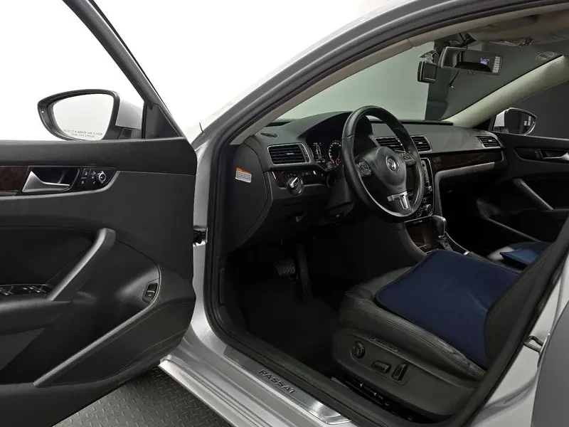 VW Passat 2.0 TDI, снимка 11 - Автомобили и джипове - 54298570