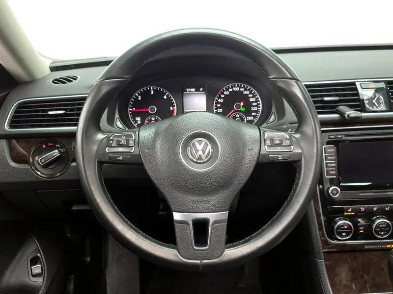 VW Passat 2.0 TDI, снимка 13 - Автомобили и джипове - 54298570