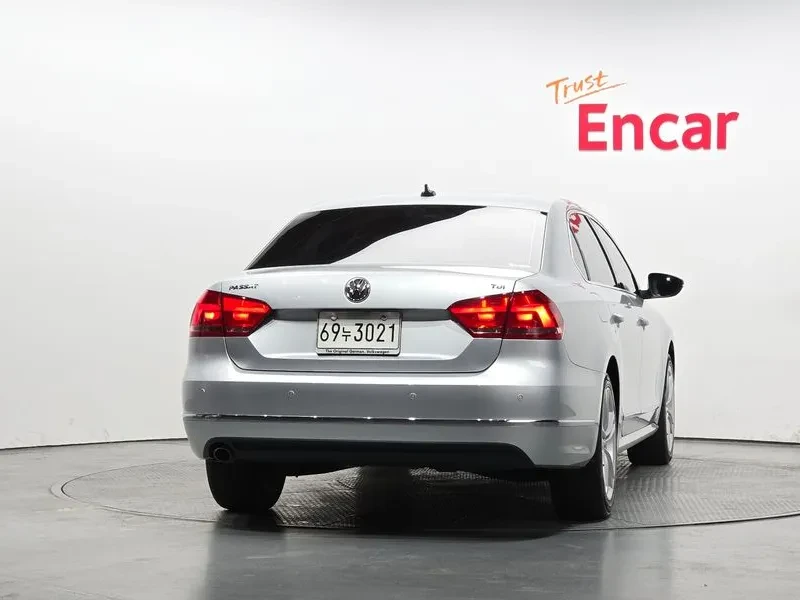 VW Passat 2.0 TDI, снимка 4 - Автомобили и джипове - 54298570