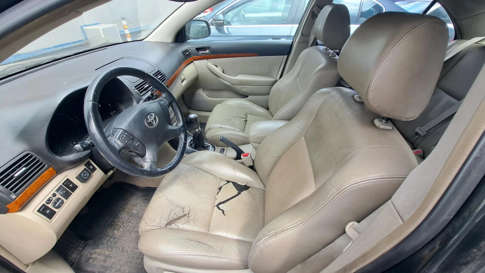 Toyota Avensis  - изображение 7