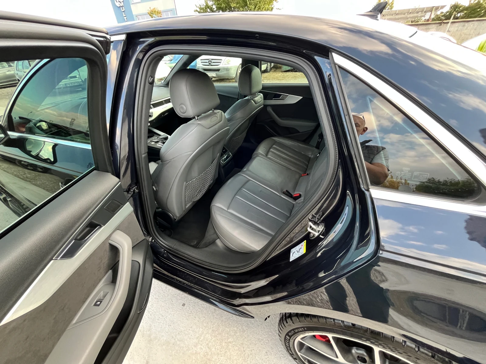 Audi A4 = S-Line = 272кс.= FULL= ЛИЗИНГ=  - изображение 7