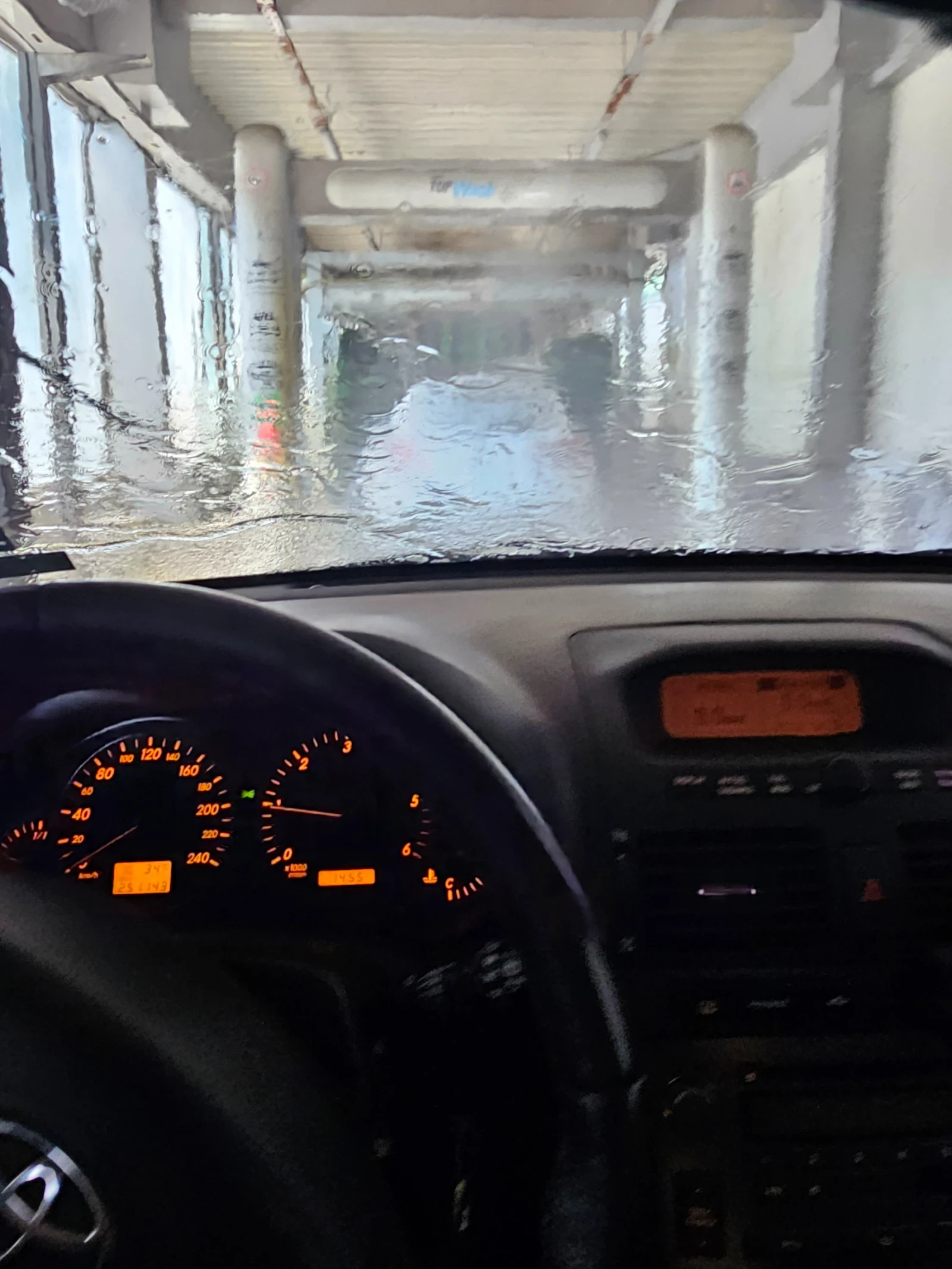 Toyota Avensis 2.2 d-cat 177 - изображение 6