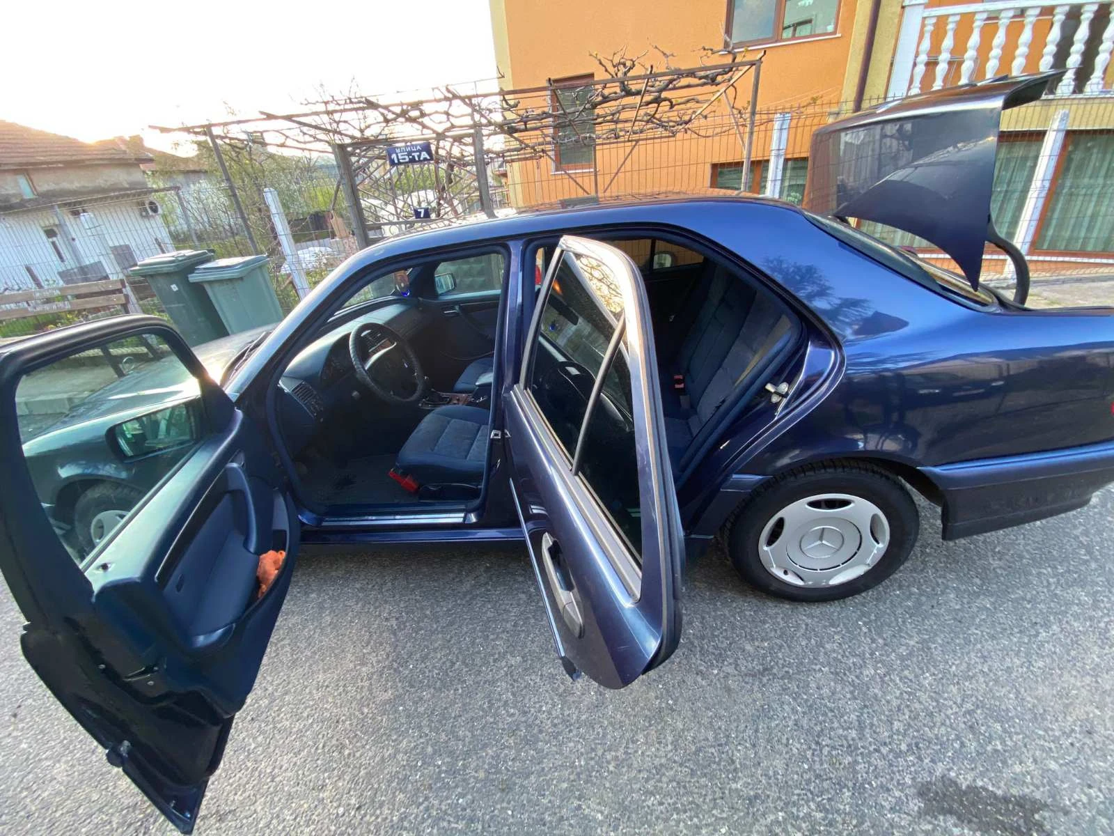 Mercedes-Benz C 180, снимка 14 - Автомобили и джипове - 53944694