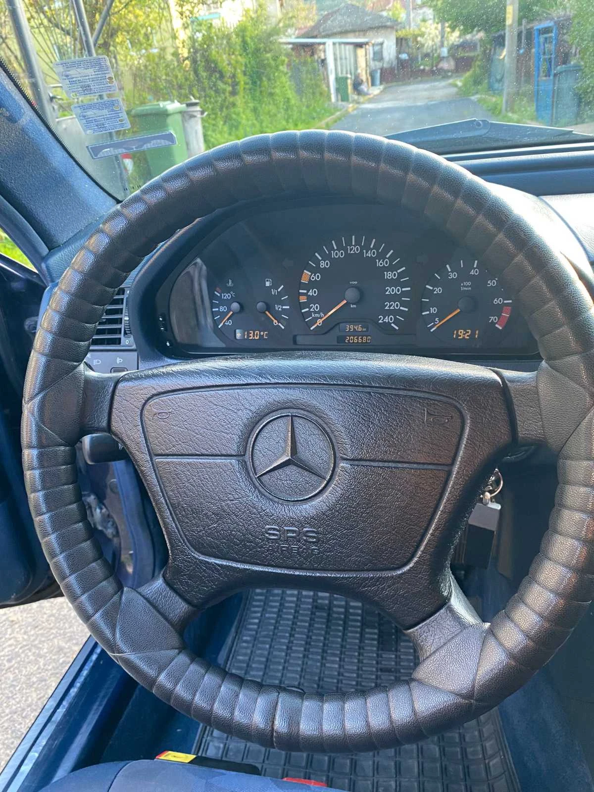 Mercedes-Benz C 180, снимка 11 - Автомобили и джипове - 53944694