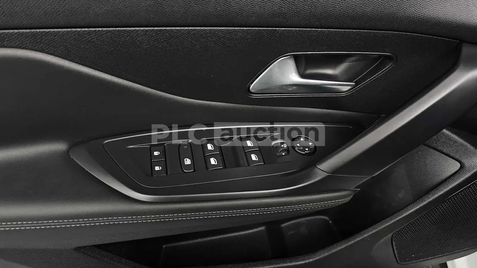 Peugeot 408 КОЖА/ПОДГРЕВ/360/ОТ 320 ЕВРО НА МЕСЕЦ, снимка 13 - Автомобили и джипове - 54090947