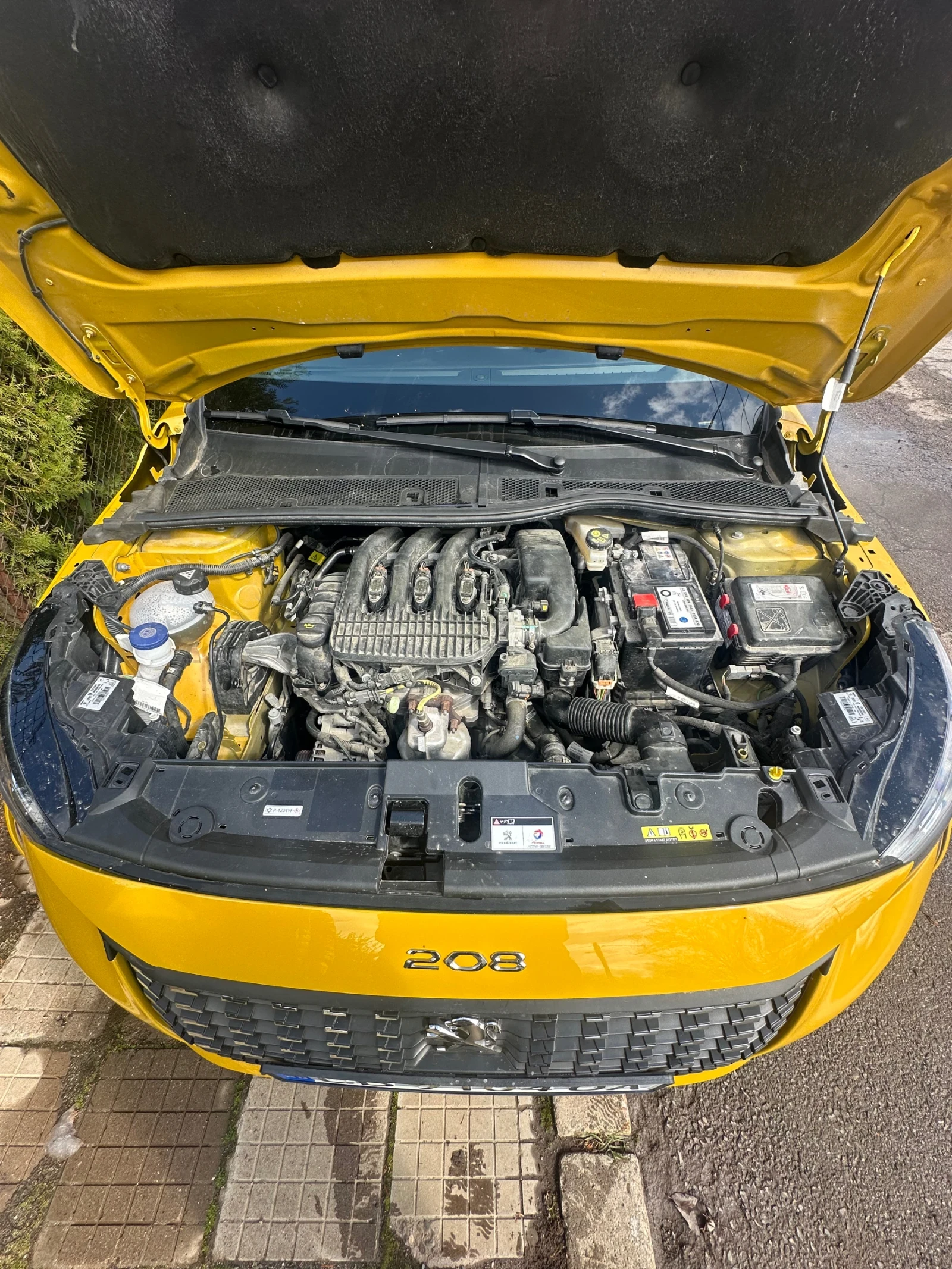 Peugeot 208 Style 1.2, снимка 12 - Автомобили и джипове - 54138252