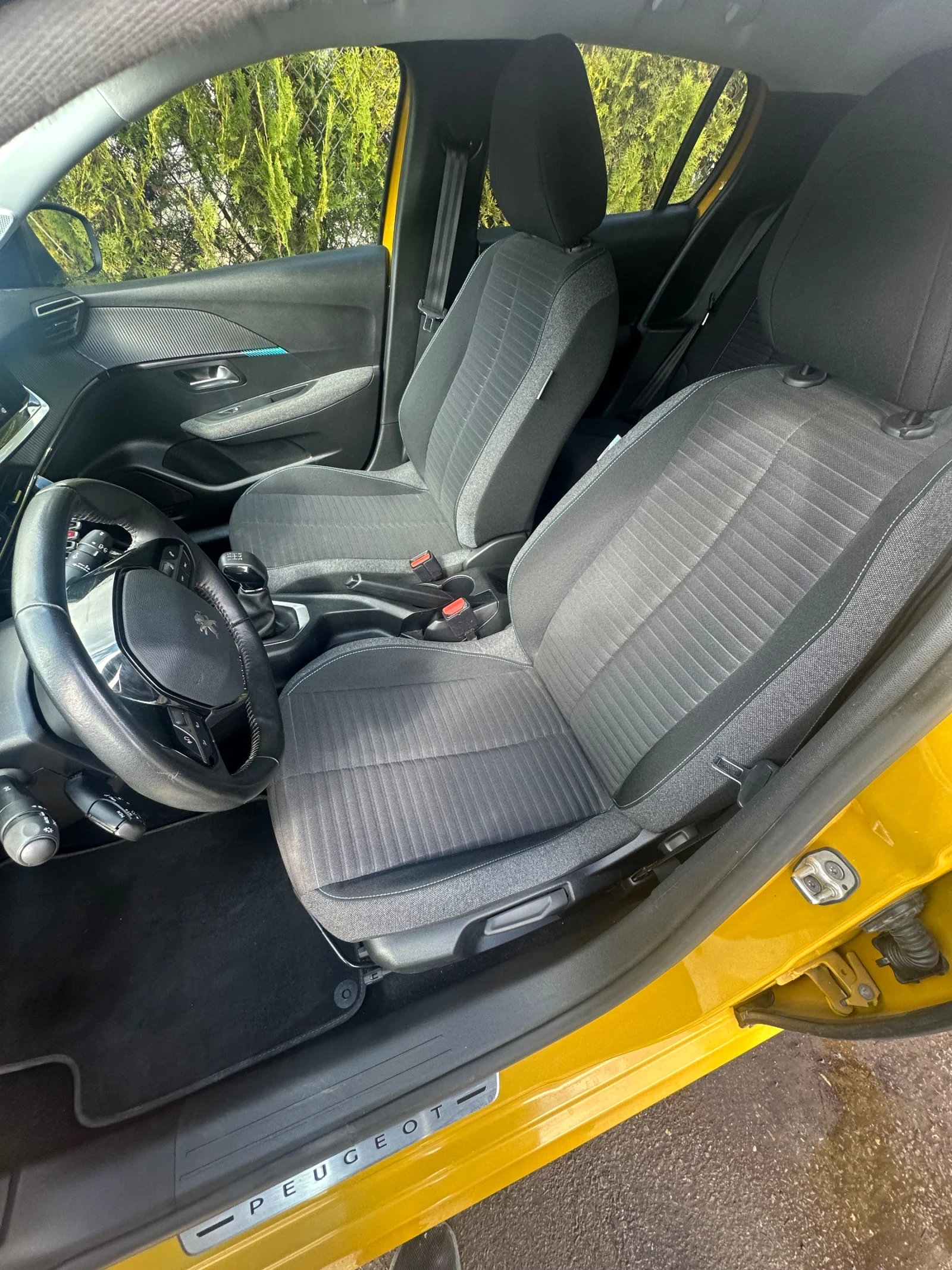 Peugeot 208 Style 1.2, снимка 11 - Автомобили и джипове - 54138252