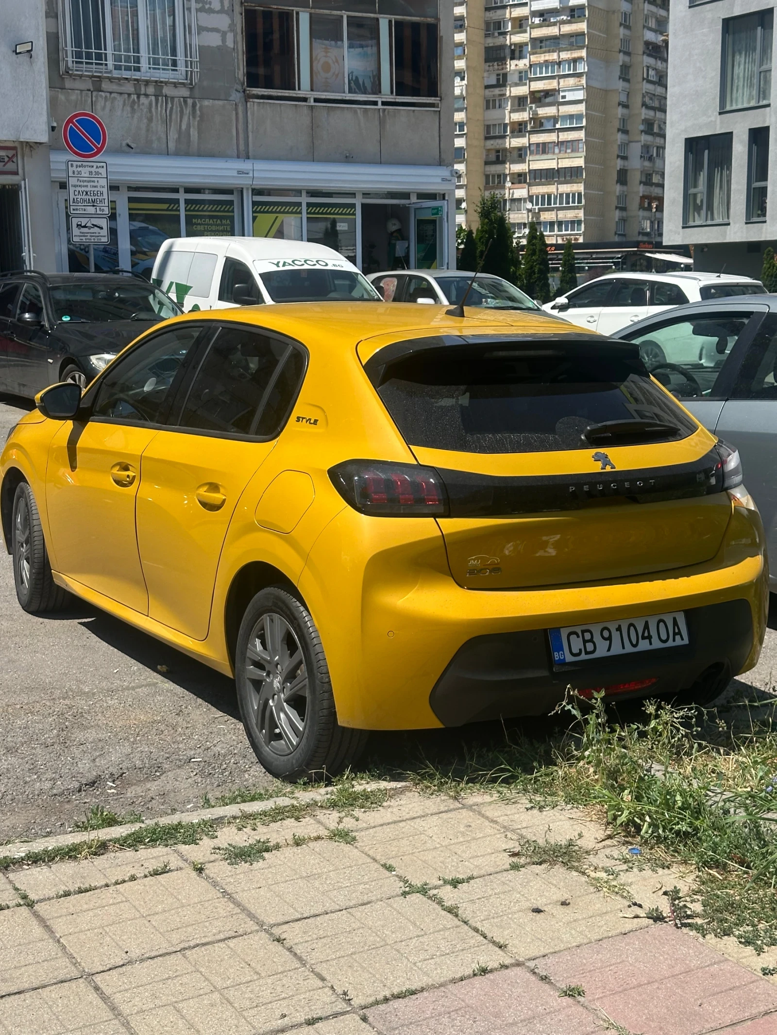 Peugeot 208 Style 1.2, снимка 3 - Автомобили и джипове - 54138252
