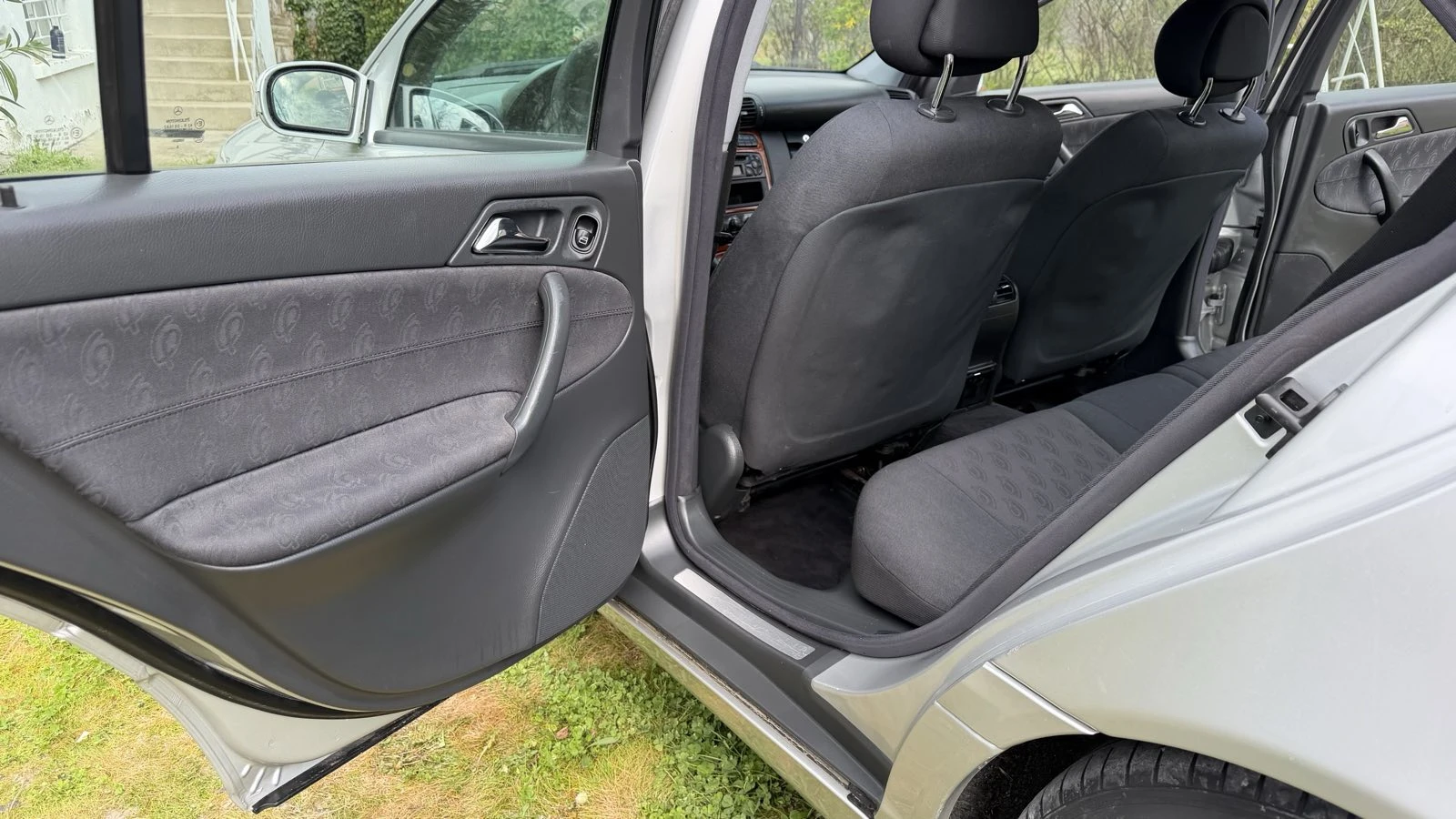 Mercedes-Benz C 180 Kompressor, снимка 5 - Автомобили и джипове - 54208778