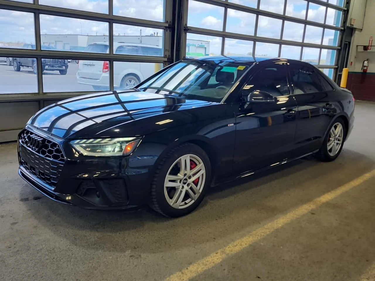 Audi A4 SLINE/TECHNIK/CARFAХ/Дистроник/Подгрев/Обдух/+ ГУМ