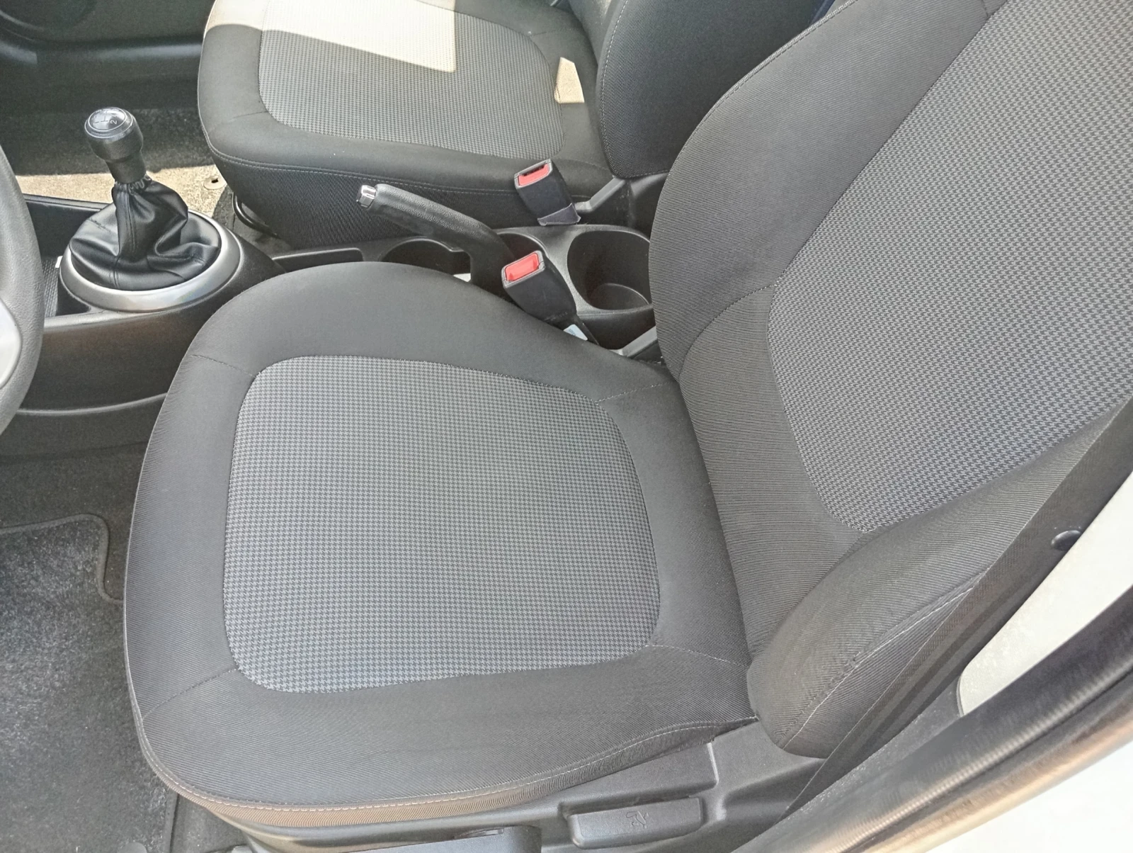 Hyundai I20 Газ- Бензин , снимка 9 - Автомобили и джипове - 54939062