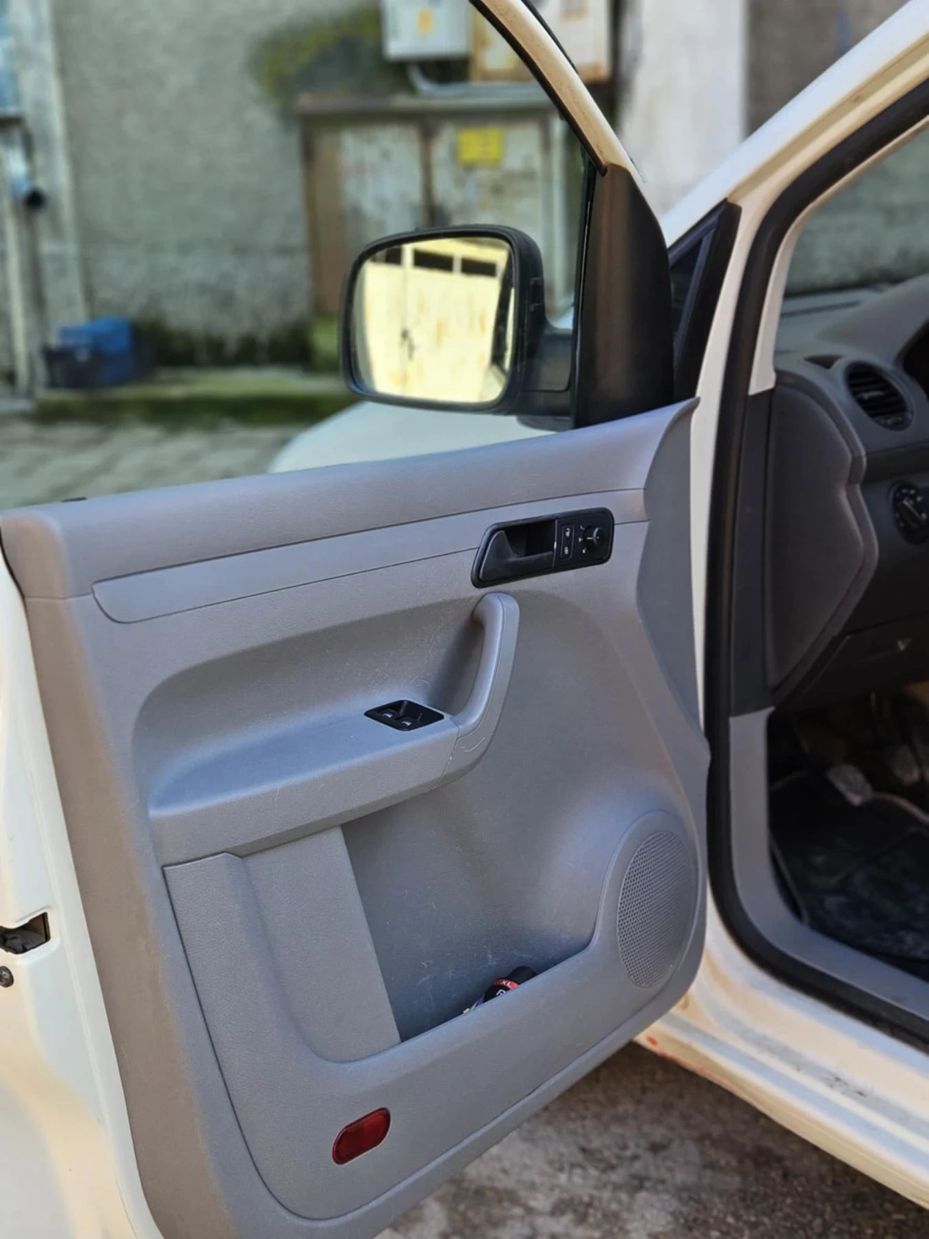 VW Caddy Товарен, снимка 8 - Автомобили и джипове - 54948519