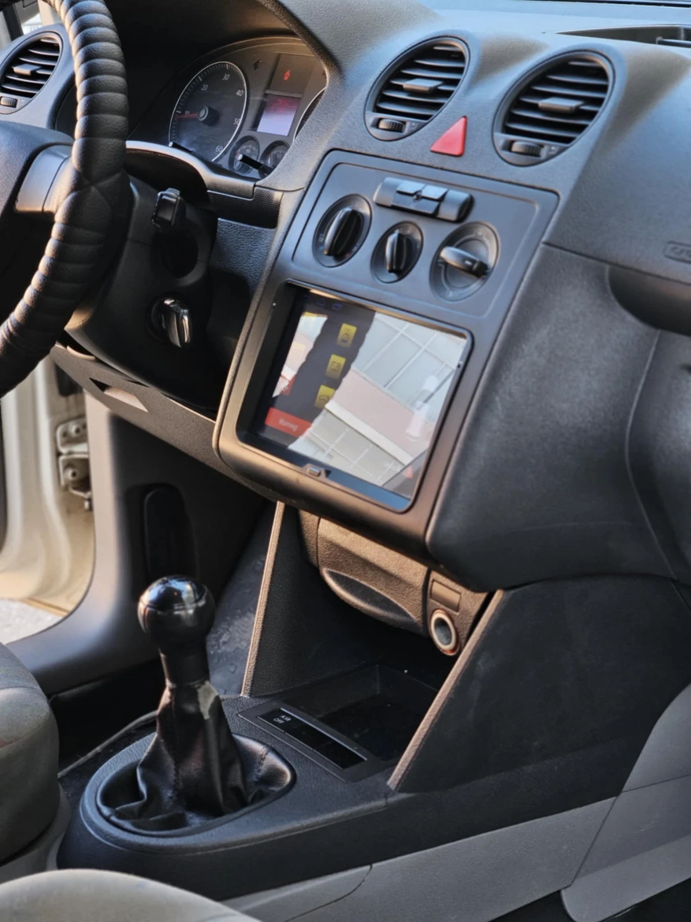 VW Caddy Товарен, снимка 6 - Автомобили и джипове - 54948519