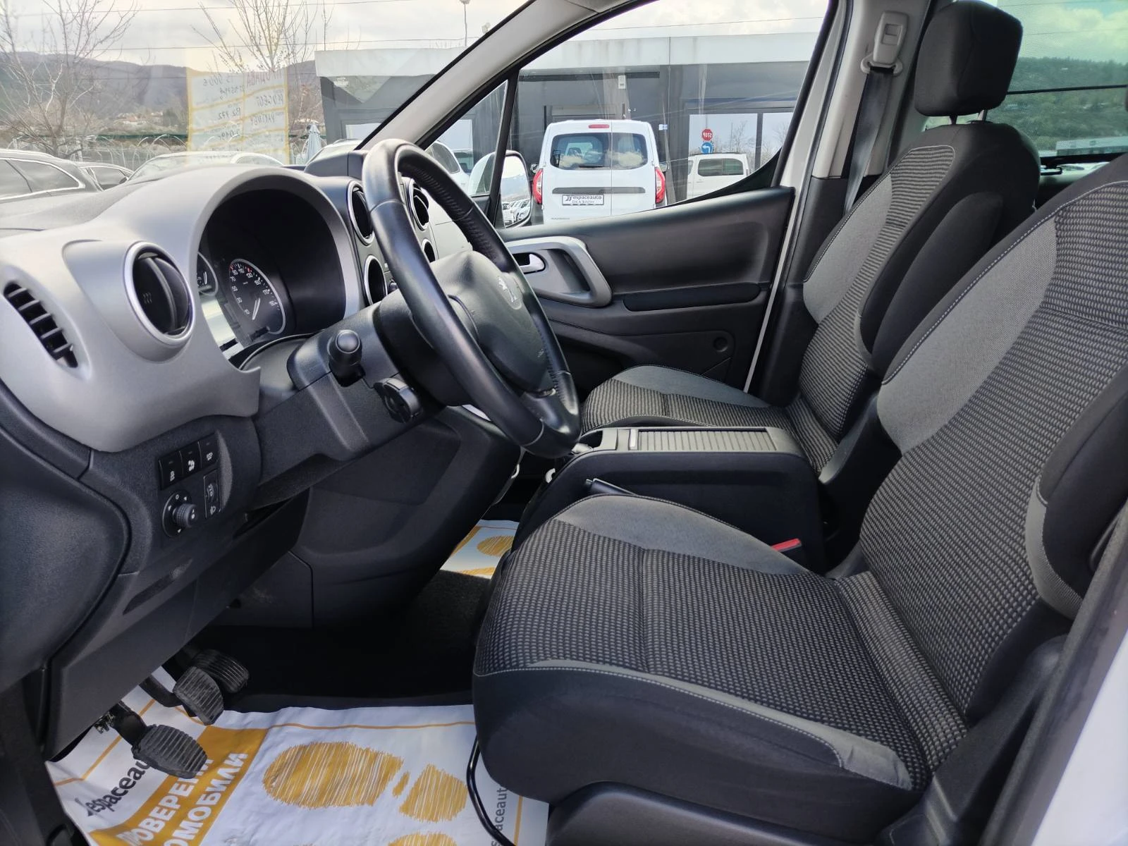 Peugeot Partner 1.6 HDI/120к.с., снимка 12 - Автомобили и джипове - 55035015