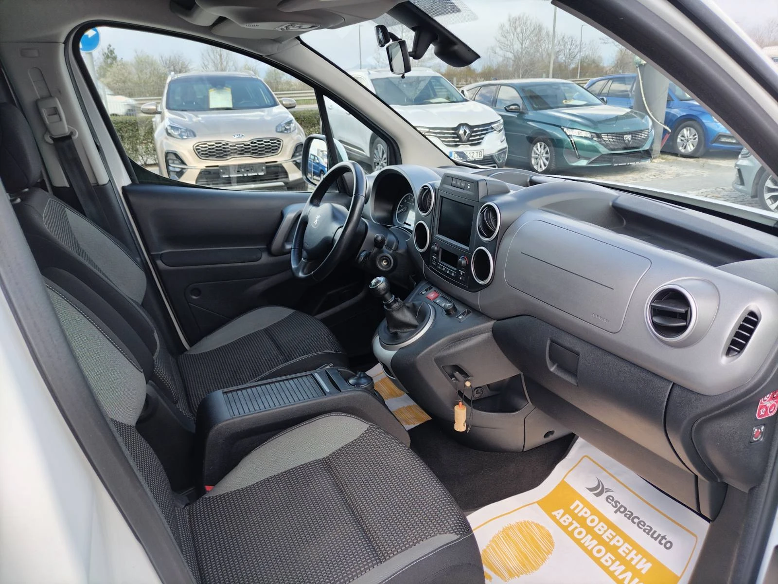 Peugeot Partner 1.6 HDI/120к.с., снимка 13 - Автомобили и джипове - 55035015