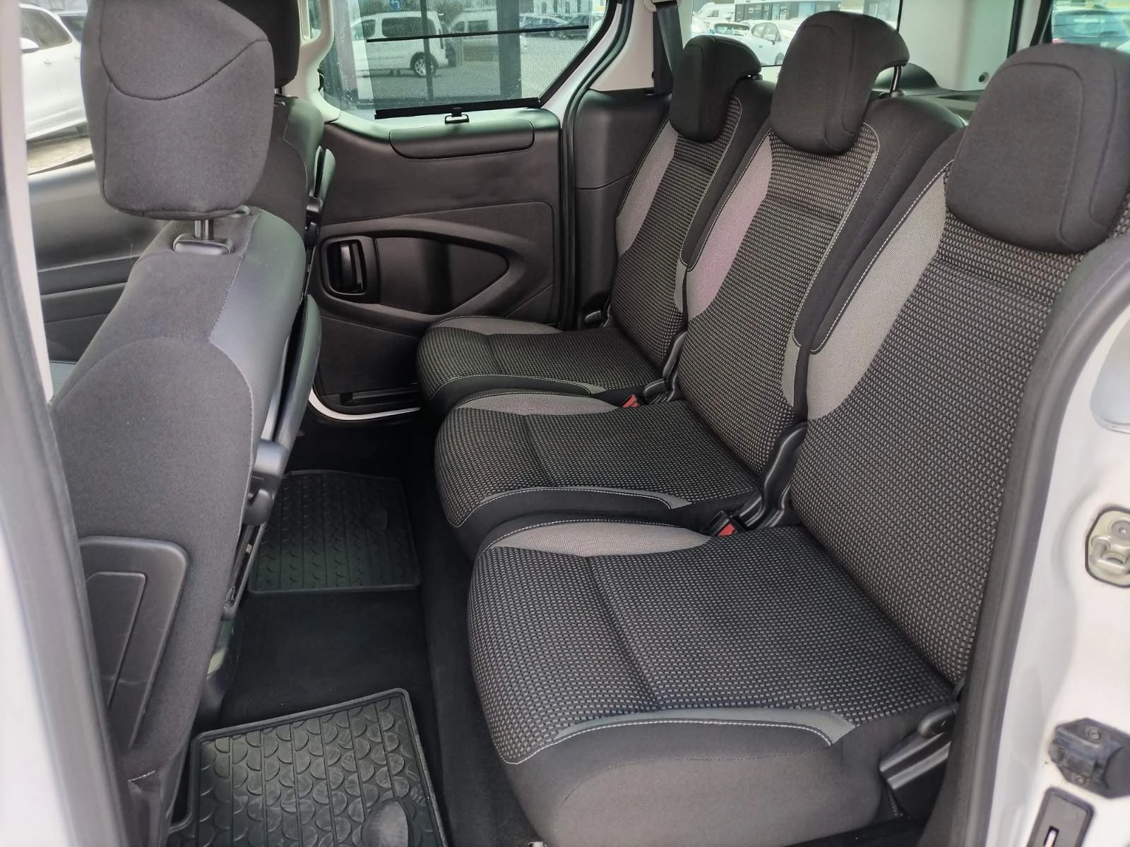 Peugeot Partner 1.6 HDI/120к.с., снимка 15 - Автомобили и джипове - 55035015